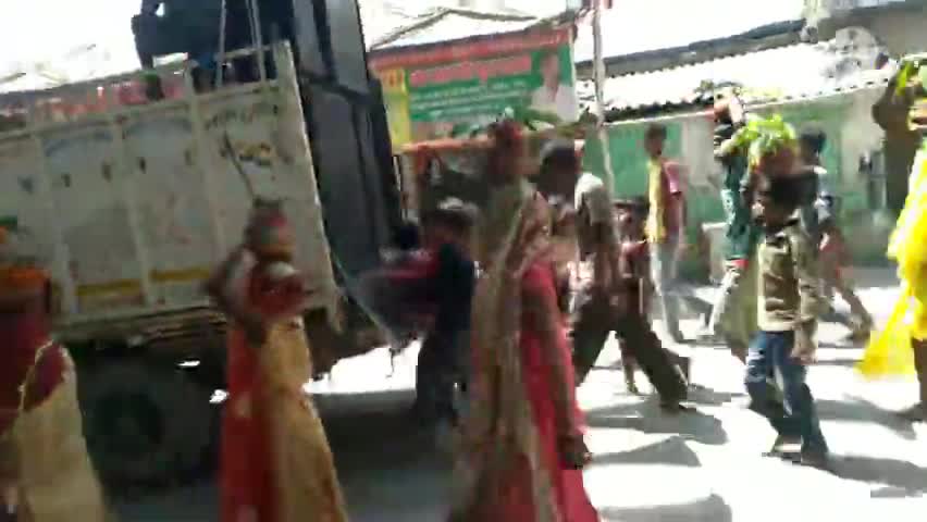 हाजीपुर: #ashtjaam #हाजीपुर के सलेमपुर गाव मे आज अष्टयाम यग के लिये कलश यात्रा निकाला गया #corona #ashtjaam#बिहार_कोरोना