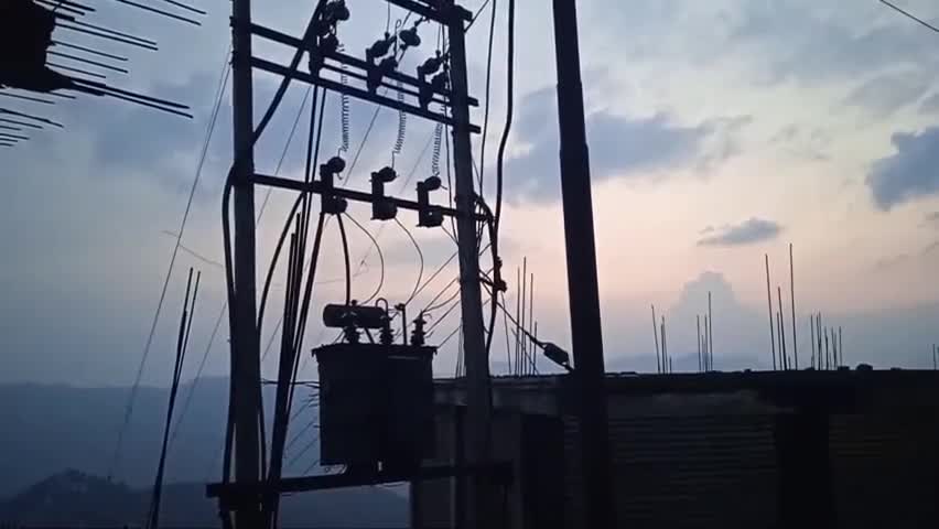 रेणुका: उपमंडल मुख्यालय संगड़ाह में आज दो दर्जन के करीब अघोषित पावर #कट लगने के दौरान 5 घंटे गुल रही #बिजली
