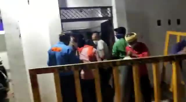 दमोह में ऑक्सीजन सिलेंडर लूट ले गए लोग,
कोरोना ने खराब की मानसिक स्थिति
#damohnews 
#covid