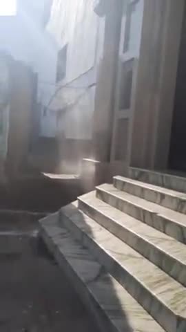 आज वाल्मिकी वस्ती कटरा गली कस्सावान व कई वार्ड के वार्डर पर हर गली हर दरवाजा नाली पर सैनेटाईज कराया#Ranuquraisi सभासद