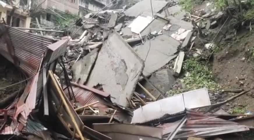 शिमला भारी बारिश के कारण ढही 4 मंजिल इमारत
#rain #building #disaster #corona #mask #virus #safe #shimla #snow