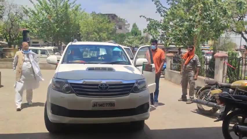 गढ़वा: सदर अस्पताल में झारखंड के पूर्व स्वास्थ मंत्री ने लिया कोविड-19 का दूसरा टीका #पूर्व_मंत्री #टीका