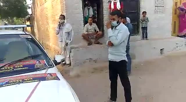 बाँदा : #सड़क किनारे पैदल जा रहे #वार्ड नं28 प्रवल दावेदार #पीसी पटेल जनसेवक को पीछे से #बाइक सवार ने #मारी जोरदार #टक्कर