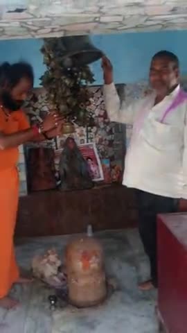 #प्राचीन शिव मंदिर#ग्राम ईकरी में पूजा अर्चना करते हुए #रामलखन के साथ #स्वामी#दीपकानन्द #महाराज मैनपुरी #उत्तरप्रदेश
