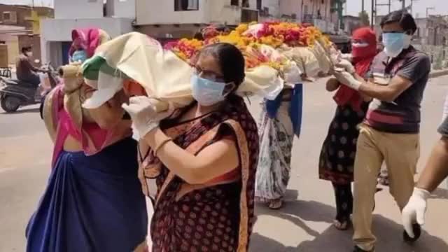 कितना वीरान उसने चमन कर दिया।

#covid19guideline -19