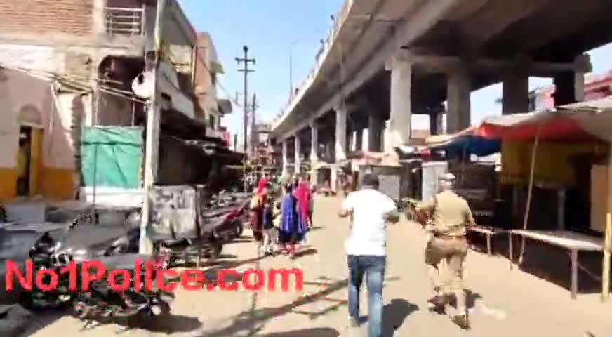 डबरा सड़कों पर वेवजह घूमने वालों पर पुलिस ने चलाया डंडा,थाना प्रभारी ने बाइक पर निकाला गुस्सा
#dabramp #gwalior #bjp