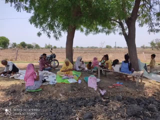 जगदीश पुरा में आज कोरोना महामारी से जंग लड़ने के लिए गांव को पूर्णतया बंद किया।#coronavirusliveupdate