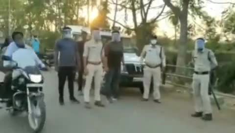 शमशाबाद में बेवजह घूम रहे लोगों पर चालानी कार्रवाई #शमशाबाद