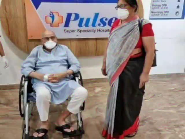 रांची:// इंटरनेशनल क्रिकेटर महेंद्र सिंह धोनी के माता पिता ने कोरोना को मात दे दी है।। #surajbanerjee