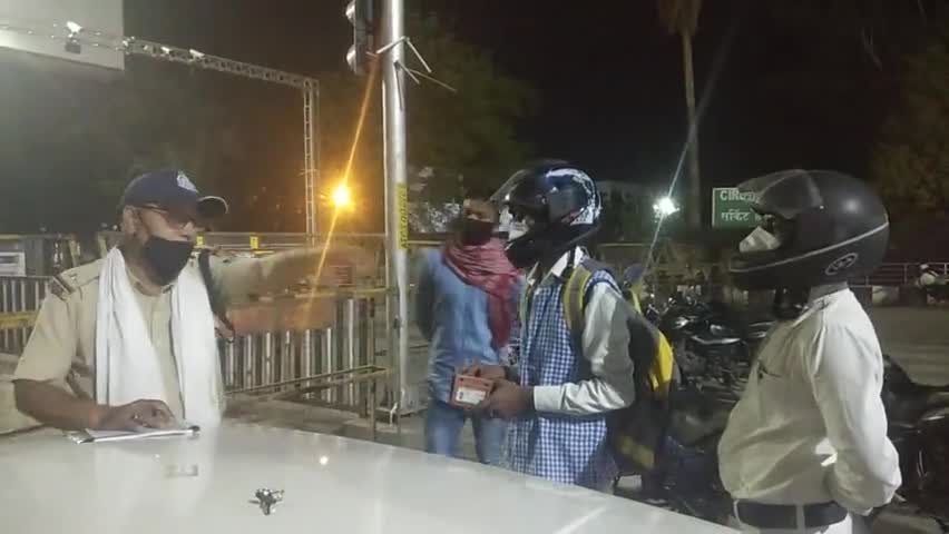 दिल से सलाम ऐसे पुलिस वालों को जो बातों को ऐसे समझाते हैं कोई व्यक्ति अगली बार गलती ना करें
#Mediapower