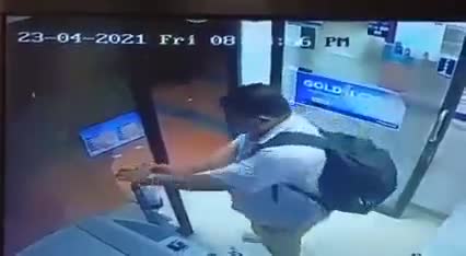 #शिक्षित लोगों का ये हाल है और आप चाहते है कि सबकुछ सरकार ठीक कर दे।