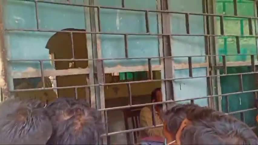 जसवंत नगर पुरानी तहसील में गणना कर्मी व एजेंट बनने के लिए उमड़ी भीड़। 29 व 30 मई तक बनेंगे एजेंट#covidगाइडलाइंस
