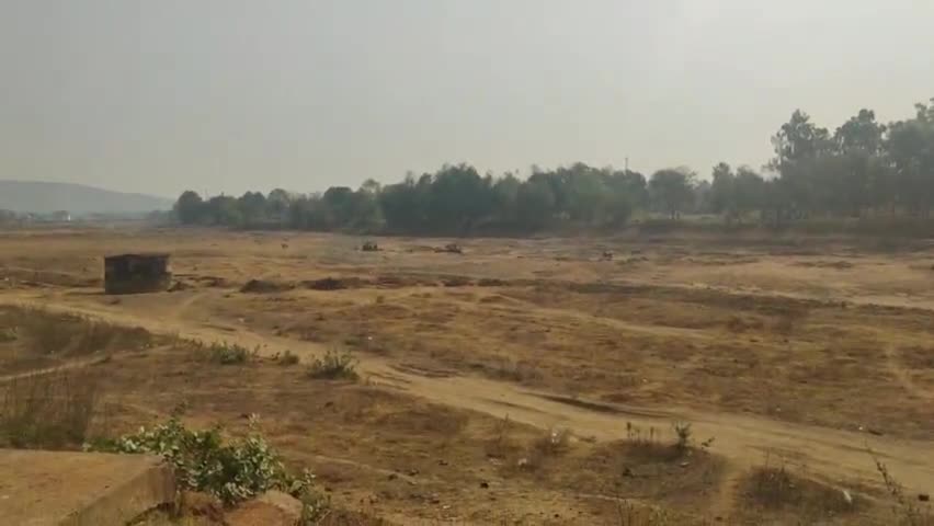 गढ़वा: सदर थाना क्षेत्र के सहिजना रोड स्थित दानरो नदी छठ घाट से प्रतिदिन हो रहा बालू का अवैध उठान #बालू