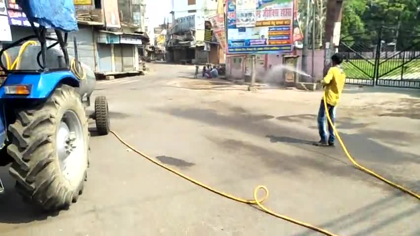 बहराइच: #npp ke kog sainitize karte huye