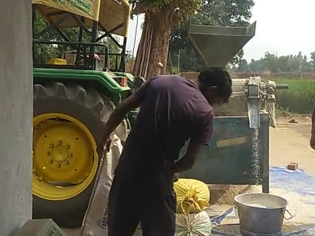 सूरजपुर: #lockdaun speshal@ chakki ghar pr  hi dhan kute@#