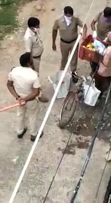 ईन पुलिस अधिकारीयों को शर्म आनी चाहिए #police #curuption