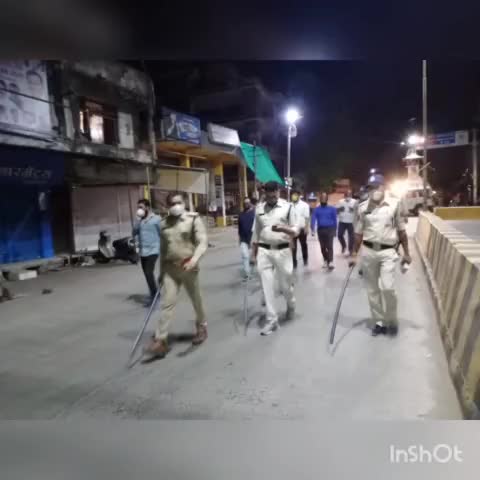 *थाना प्रभारी कमल गहलोत की उपस्थिति में कुक्षी पुलिस ने निकाला फ्लेग मार्च* #कुक्षी #धार #पुलिस