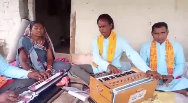 अकलतरा: ﻿@#लोगो के दुवारा संगीत के माध्यम से कोरोना के टिका लगवाने कि दी जानकारी