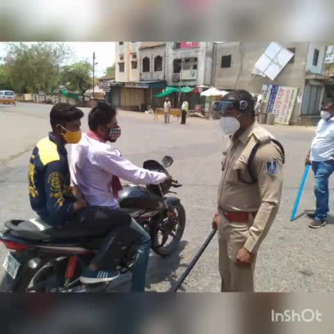 चिलचिलाती धूप में पुलिस करा रही हैं कोरोना कर्फ्यू का पालन बेवजह घूम रहे 25 व्यक्तियों को भेजा अस्थाई जेल #कुक्षी #पुलिस