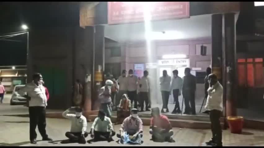 डॉक्टरों पर हमला या ग़ुस्सा मत करो
बहराइच मेडिको लीगल करवाने को लेकर तीमारदारों ने किया इमरजेंसी मैं किया हंगामा#brhnews