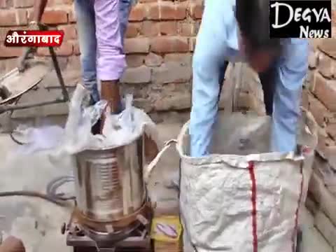 प्लास्टिक से बनाया पेट्रोल #औरंगाबाद #लातेहार #लोहरदगा #bihari #newsnation_team #aajtakuser565793 #zeenews127