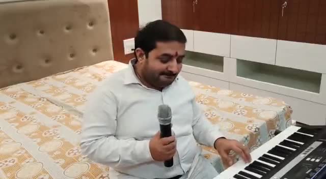 आने वाला पल जाने वाला है
हो सके तो इसमें जिंदगी बिता दो
 पल जो ये जाने वाला है..
       #Enjoy﻿﻿