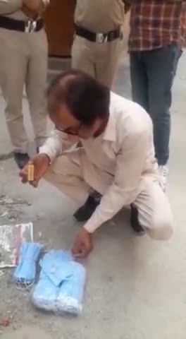 इस प्रकार के मास्क का इस्तमाल ना करे
अच्छे मास्क का प्रयोग करे...
#narsinghpur #mask #shabdhaniya #helpfulluinfo #india