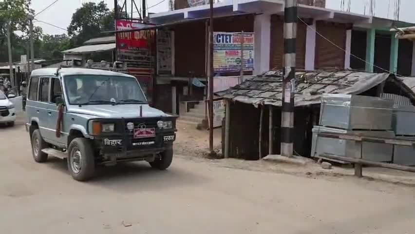 सिमरी बख्तियारपुर: #Lockdown का जायजा लेने सिमरी बख्तियारपुर पहुंचे जिलाधिकारी कौशल कुमार। #coronapandemic