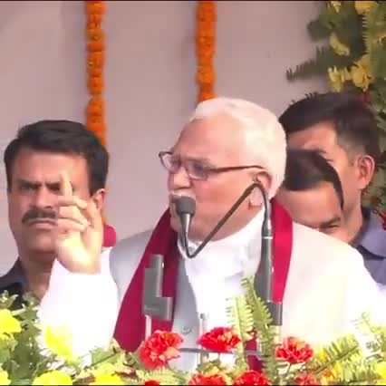 #UttarPradeshपूर्व कैबिनेट मंत्री एवं #संस्थापक जन अधिकार पार्टी #बाबू_सिंह_कुशवाहा 1 वोट की ताकत बताते हुए 
#ViralVideo