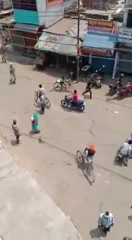 ikona पुलिस एक्शन में इसी प्रकार वीरपुर में भी होना चाहिये #vairl वीडियो