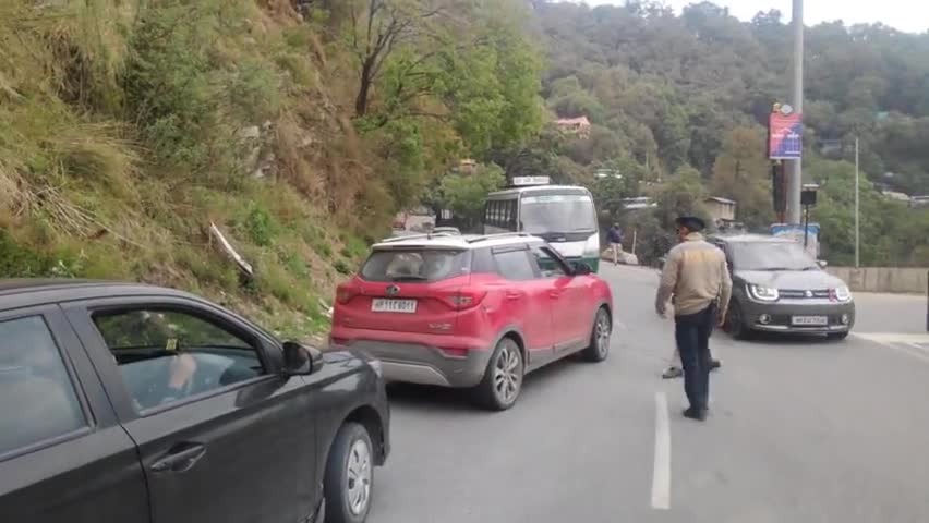 कोरोना कर्फ्यू और धारा 144 के चलते राजधानी शिमला का हाल।
#shimla #corona #curfew #lockdown #mask