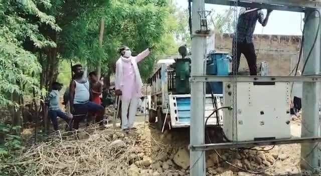 #नवनिर्वाचित ग्राम प्रधान भदेहदू के सामने लगा 25 केवीए को #12 घण्टे में बदलवा कर #63केवीए ट्रांसफार्मर लगवाया #पीसी पटेल