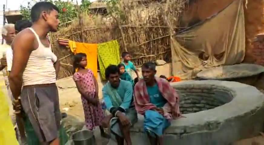 पिपरिया: पवई मुसहरी में कुएं और चापाकल का पानी सूखने से गहराया जल संकट, नल जल योजना का कार्य 1 वर्ष है अधूरा #जल_संकट