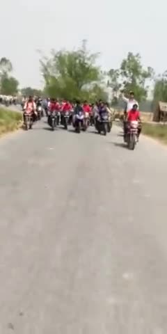 एक नायक से काम नहीं चलेगा, बल्कि हर गाँव में नौजवानो की टोलियां तैयार करनी होंगी तब होगा परिवर्तन 
#आलोकसतीशश्रीवास्तव
