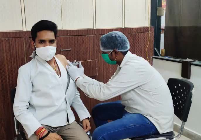 अपनी सामाजिक जिम्मेदारी का निर्वहन करते हुए कोरोना वैक्सीन #Covishield💉की पहली डोज़ लगवाई।
#COVIDVaccination
#टीकाकरण