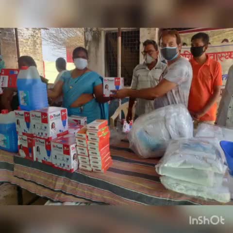 मनावर के व्यवसायी संजय अग्रवाल द्वारा गंधवानी हॉस्पिटल में सेनिटाइजर, ppe किट, वेपोरीज़र आदि भेंट किये #गंधवानी #धार