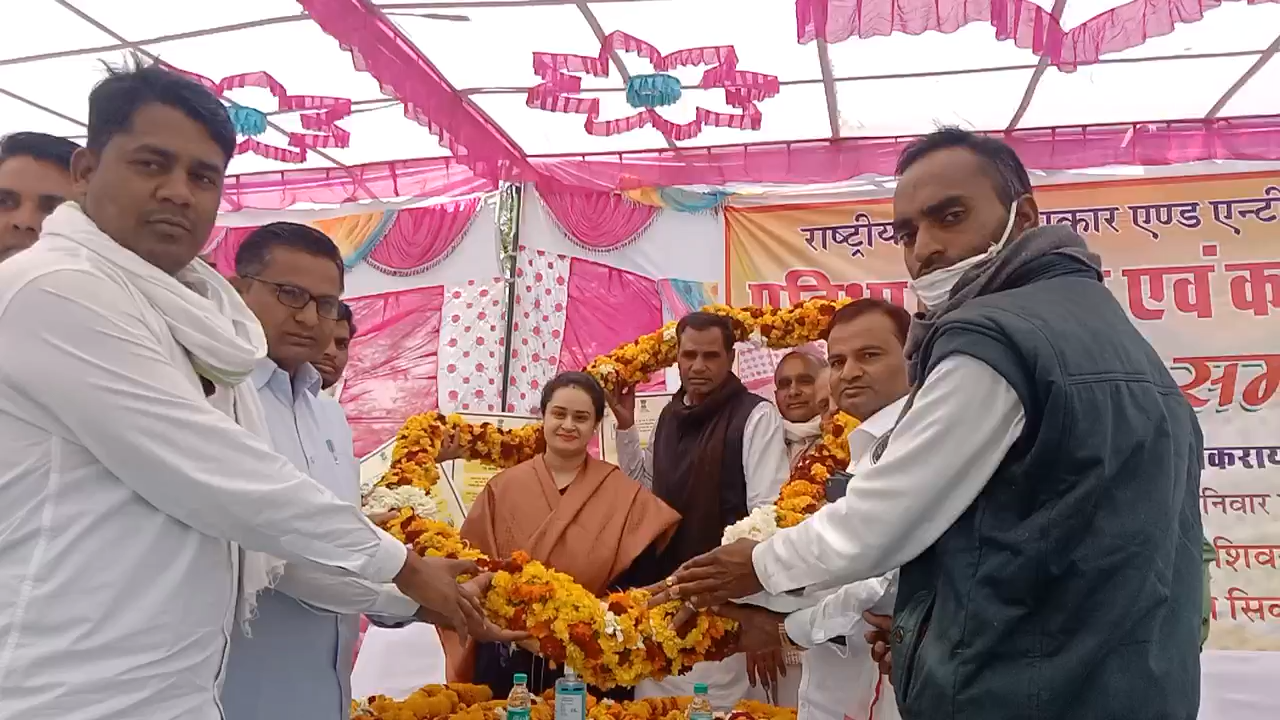 पूनम अंकुर छाबड़ा का कार्यकर्ताओं के द्वारा 51 किलो की माला से स्वागत किया गया।
#शराबबंदी
#trending
#कोरोना_वायरस 
#public_app
#Breaking_news
#पूनम_अंकुर_छाबड़ा
