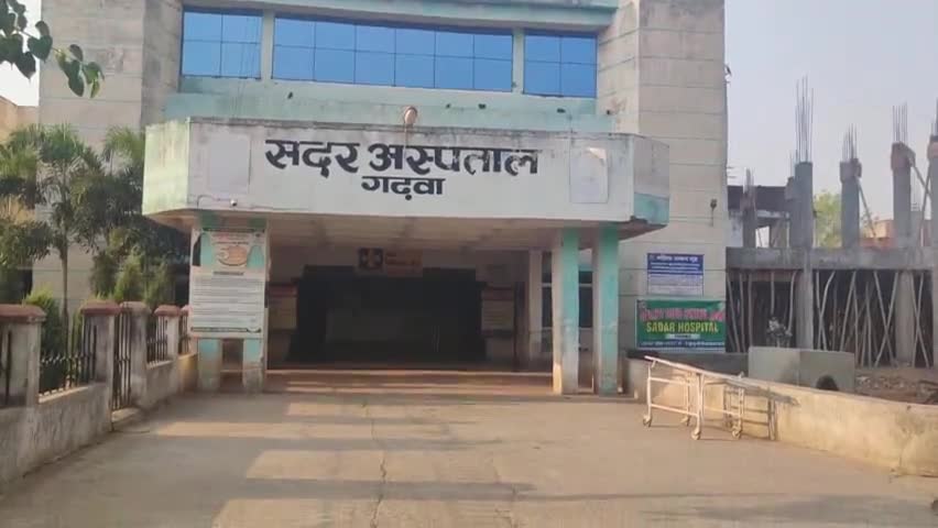 गढ़वा: गढ़वा सदर अस्पताल में मृतक को नही मिला शव वाहन, टेम्पू रिजर्व कर शव को ले गया परिवार#एम्बुलेंस