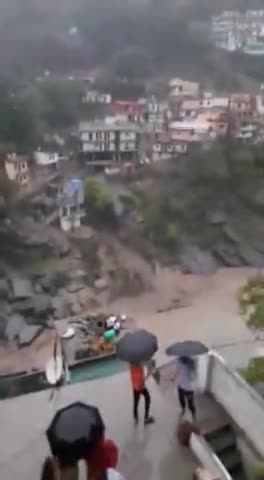 #देवप्रयाग में बादल फटने से भारी नुकसान