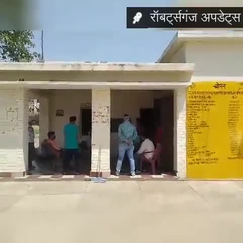 रॉबर्ट्सगंज: सिंधुरीआ ग्राम मे पिछले दिनो से आंधी पानी से 
विदुत बिजिली से न आने se लोग परेसान##electric##