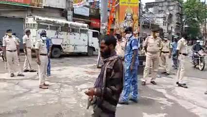 पुलिस पर नकली बंदूक तांता एक पागल युवक 
किशनगंज गांधी चौक
#newsmapnetwork #kishanganj #Lockdown