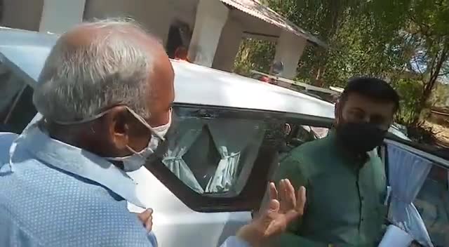 शासकीय अस्पताल की समस्या प्रभारी मंत्री राजवर्धन दत्तीगांव को अवगत कराते हुए वरिष्ठ पत्रकार मदन काबरा #बाग #धार #कोरोना