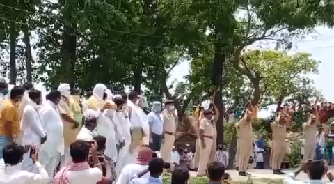 राजकीय सम्मान के साथ हमारे राजद विधायक एवं बिहार के पूर्व कृषि मंत्री रामविचार राय जी को श्रध्दांजलि अर्पित की गई!🙏🙏
 #अलविदा #omsanti