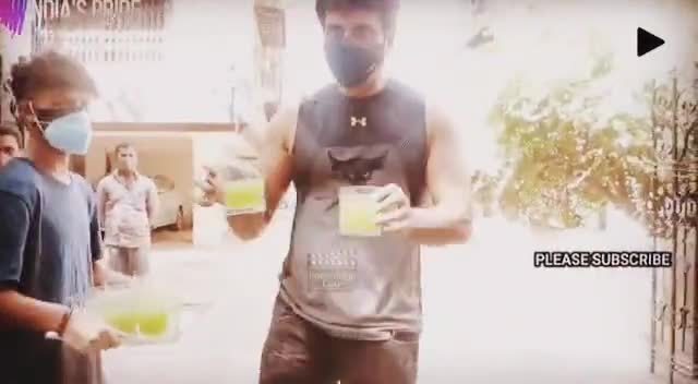 Sonu Sood media KO Juice पिलाए। #viralvideo #sonu_sood