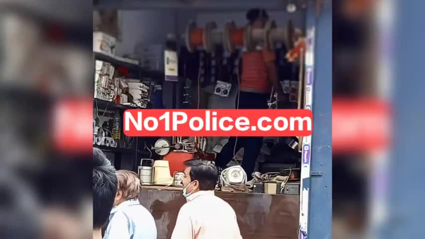 अज्ञात कारणों के चलते युवक ने अपनी इलेक्ट्रिकल की दुकान में फांसी लगाई
#gwalior #gwaliorcity #gwaliornews #sucide #bjp