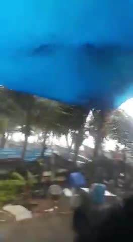 pahli barish me hi aam zindagi khalt malt ho gai bahut hi darauni barish 
#Faiyaz