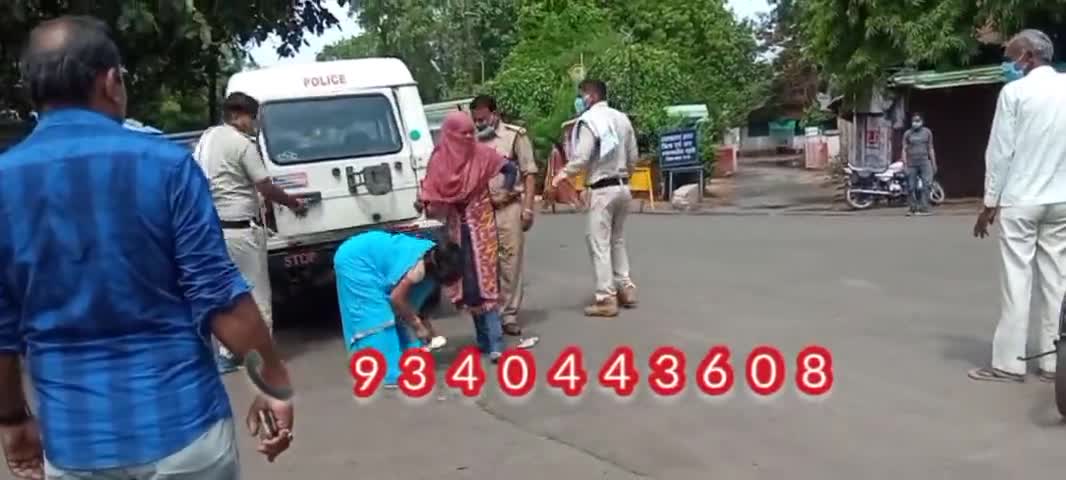 मां बेटी से महिला आरक्षक से की मारपीट,जमकर मचाया उत्पात
● दोनों महिलाओं को ग्रिफ्तार कर भेजा गया जेल
 #coronawarriors