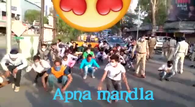 अपना मंडला पुलिस प्रशासन  बहुत अच्छा सबक सिखा रहे हैं लॉक डाउन का पालन नहीं करते हु।
#पुलिस_प्रशासन👌👌👌
👏👏👏👏👏👏👏