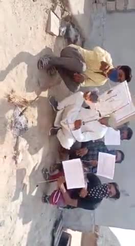 बेरोजगार मोर्चा ने किया प्रतीकात्मक आंदोलन
#Barmer
#patodi
#shah
#news #bamsef