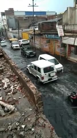 कटनी नगर: मानसून आने के पहले कटनी शहर का ये हाल रोड में तालाब की तरह भरा हुआ है बारिश का पानी
#katninews #katni #katninagarnigam